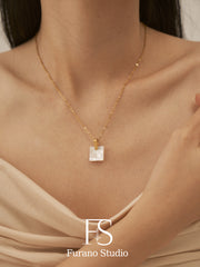 18K Gold Mother of Pearl Pendant Necklace