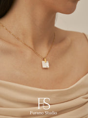 18K Gold Mother of Pearl Pendant Necklace