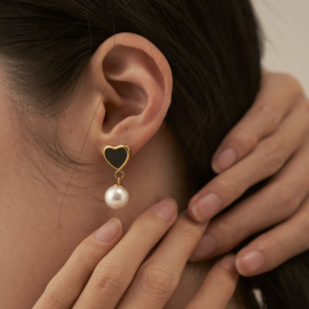 18K Gold Black Heart Pearl Earrings