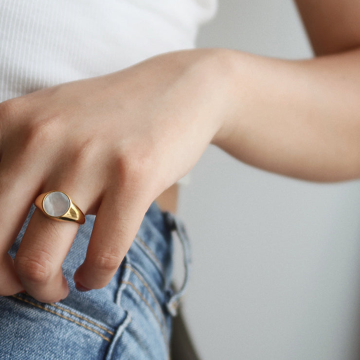 18K Gold Mother of Pearl Signet Ring