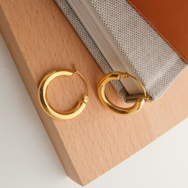 18K Gold Light Hoop Earrings