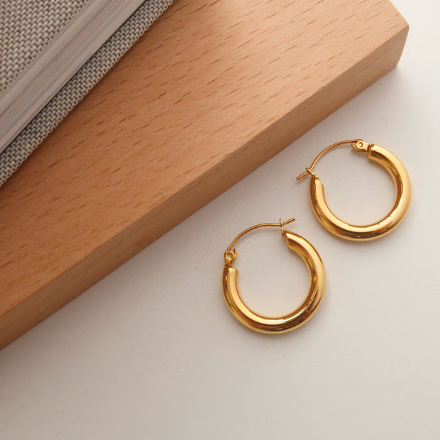 18K Gold Light Hoop Earrings