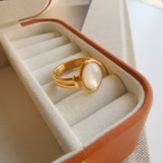 18K Gold Oval Pearl Ring