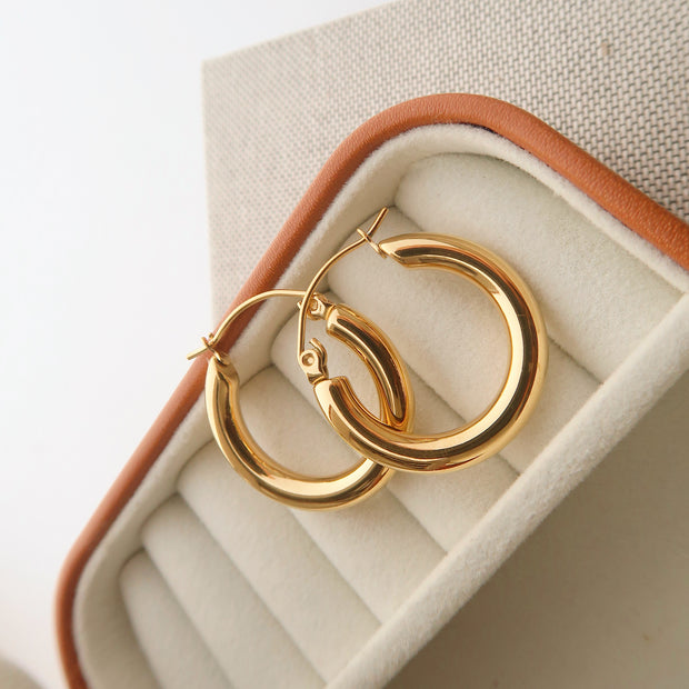 18K Gold Light Hoop Earrings