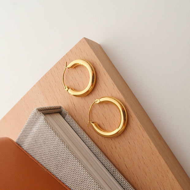 18K Gold Light Hoop Earrings