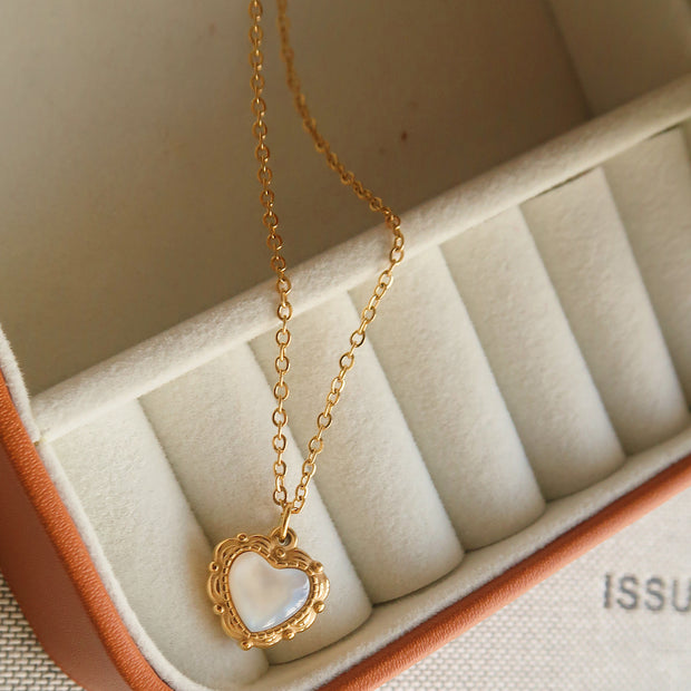 18K Gold Pearl Heart Necklace