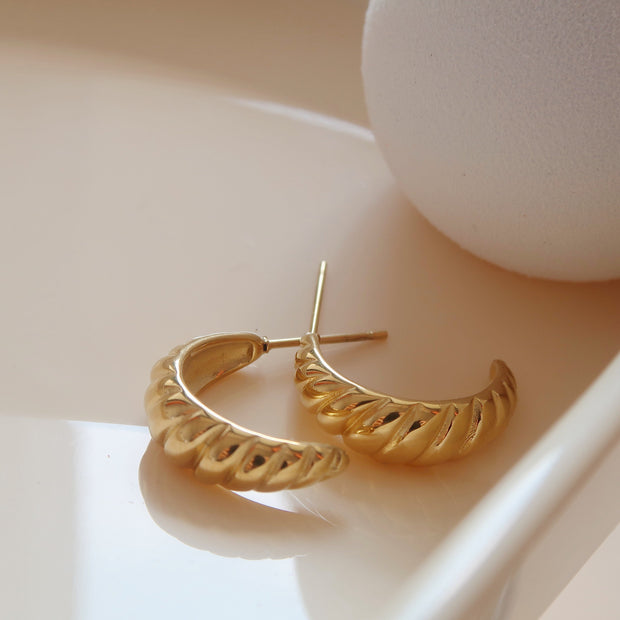 18K Gold Croissant Hoop Earrings