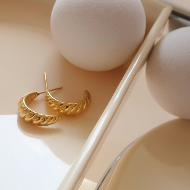 18K Gold Croissant Hoop Earrings