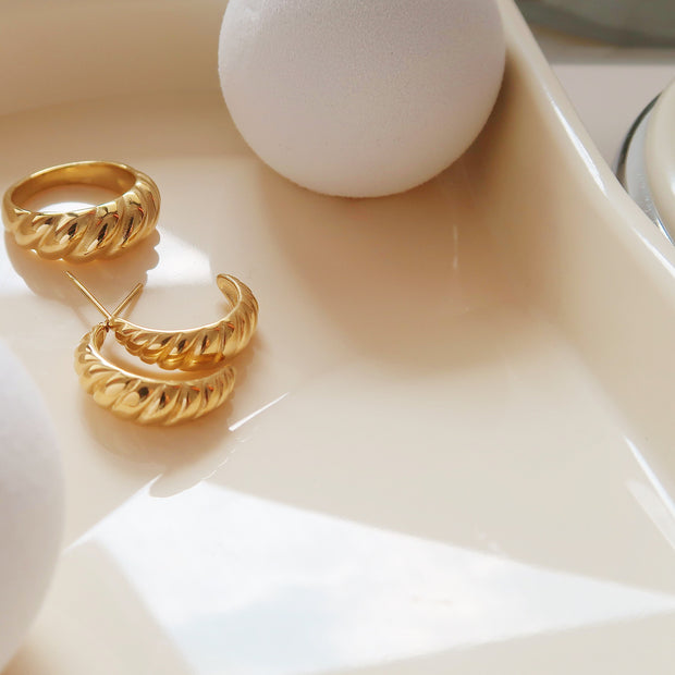 18K Gold Croissant Hoop Earrings