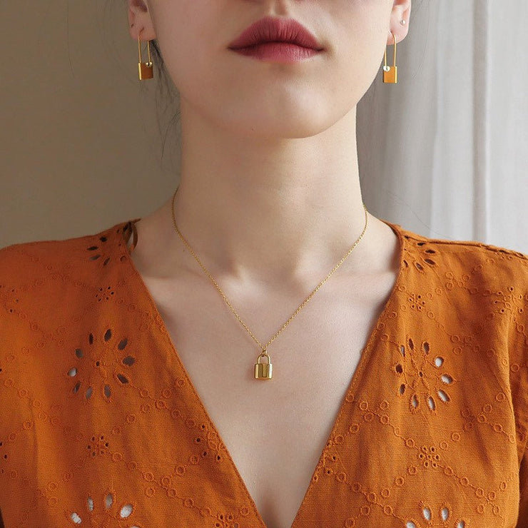 18K Gold Lock Pendant necklace