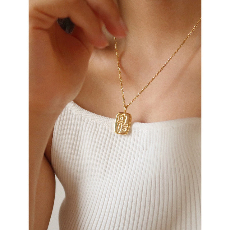 18K Gold Flower Pendant Necklace