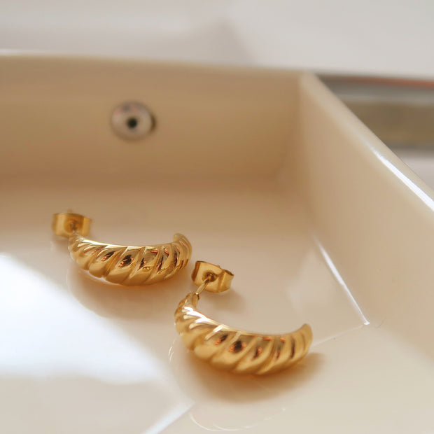 18K Gold Croissant Hoop Earrings