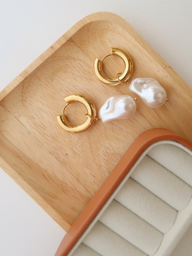 18K Gold Pearl Earrings