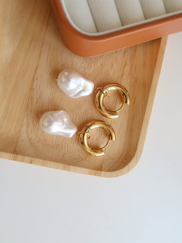 18K Gold Pearl Earrings