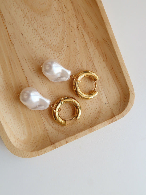 18K Gold Pearl Earrings