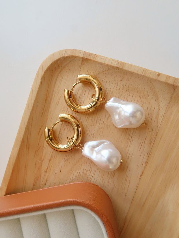 18K Gold Pearl Earrings