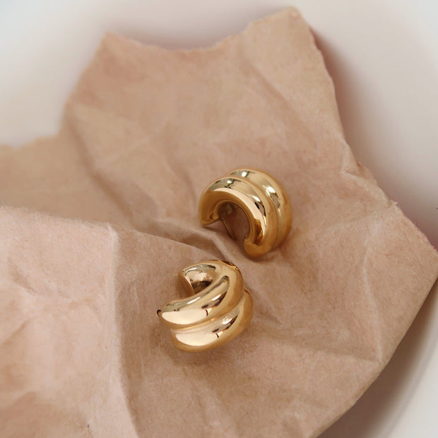 18K Gold Light Weight Stud Earrings