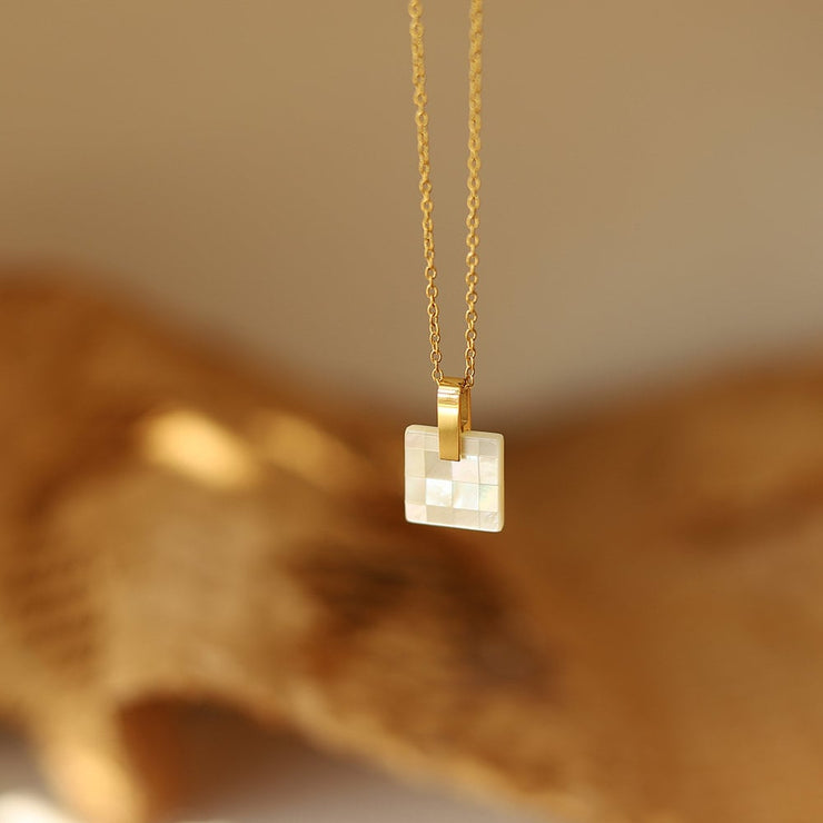 18K Gold Mother of Pearl Pendant Necklace