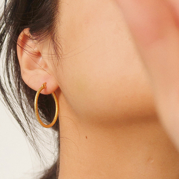 18k Gold Hinged Earring