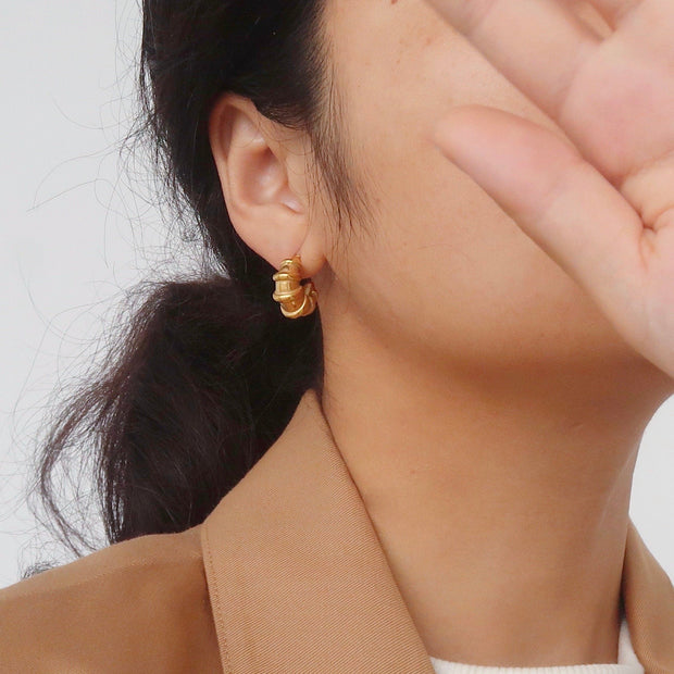 18K Gold Croissant Hoop Earrings