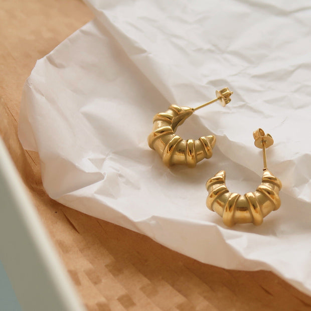 18K Gold Croissant Hoop Earrings