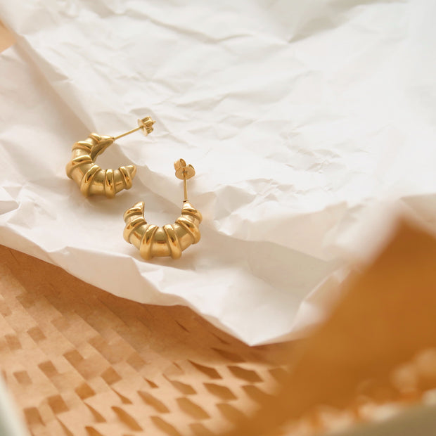 18K Gold Croissant Hoop Earrings