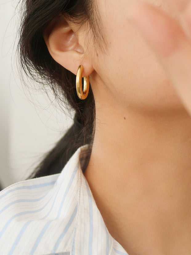 18K Gold Oval Hoop Earrings