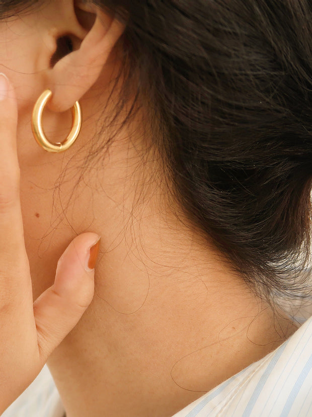 18K Gold Oval Hoop Earrings