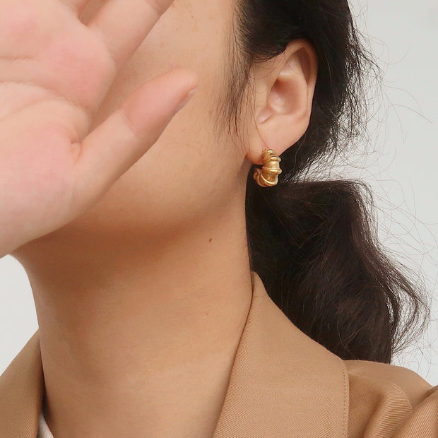 18K Gold Croissant Hoop Earrings