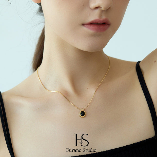 18K Gold Black Onyx Pendant Necklace